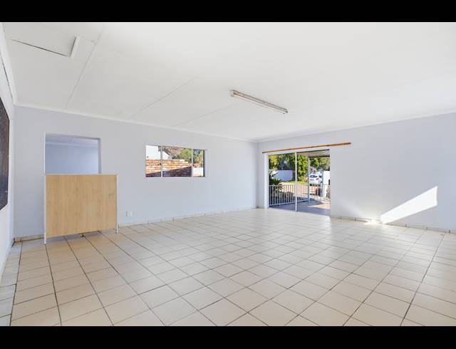 4 BEDROOM HOUSE FOR SALE IN LONEHILL